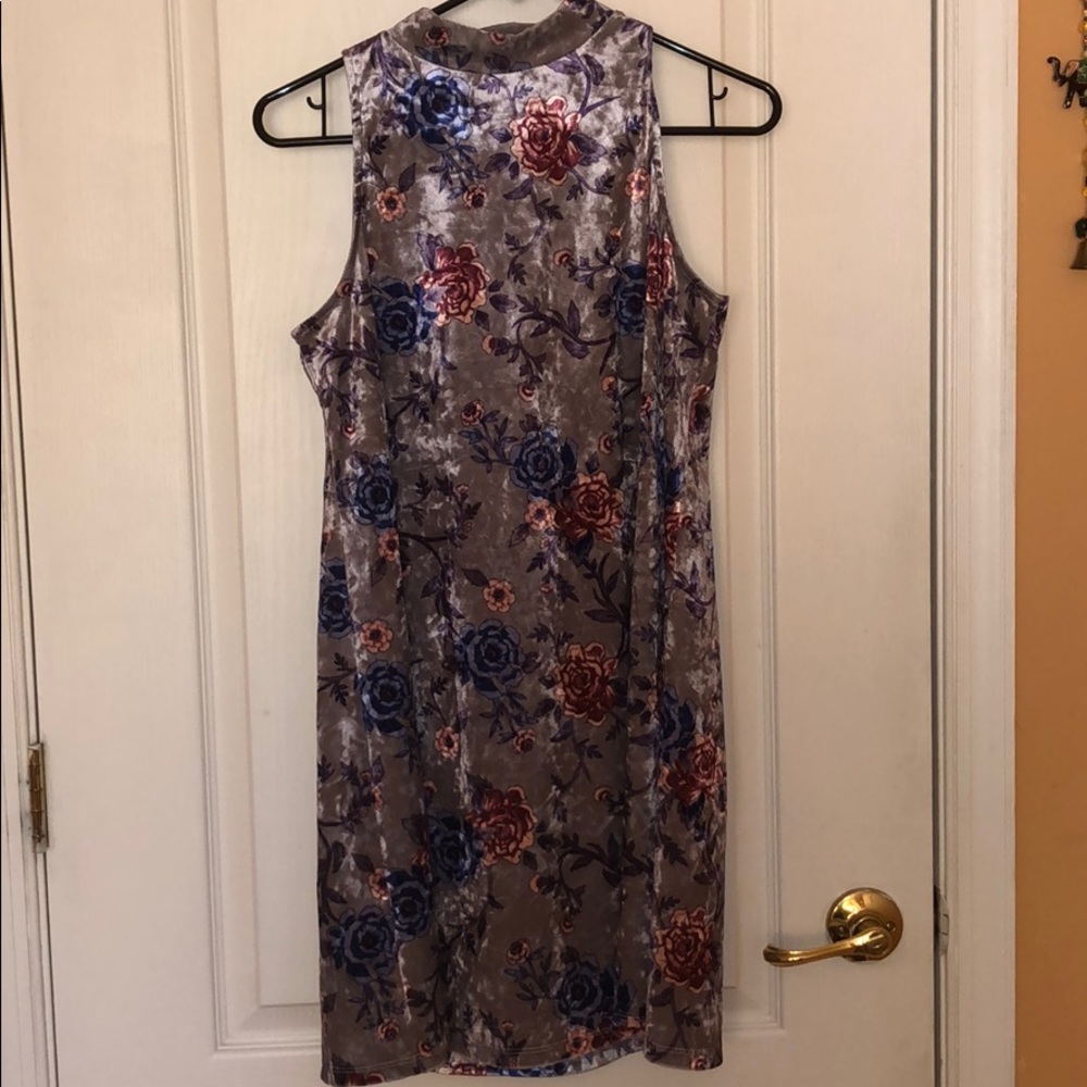 Turtleneck cut sleeve gray dress with flowers